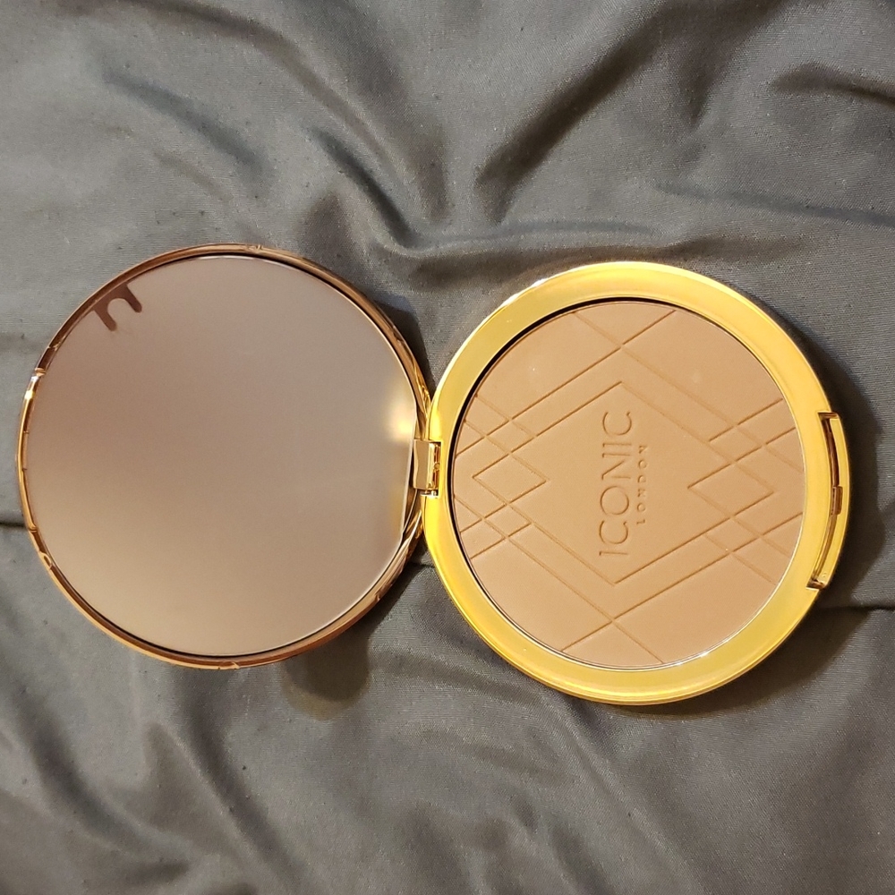 Iconic London Ultimate Bronzing Powder Medium Bronze